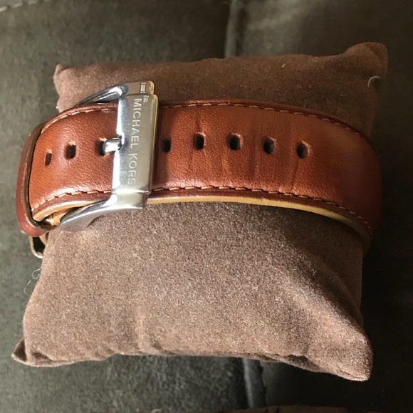 Michael Kors Brown Leather Watch - Picture 4 of 6